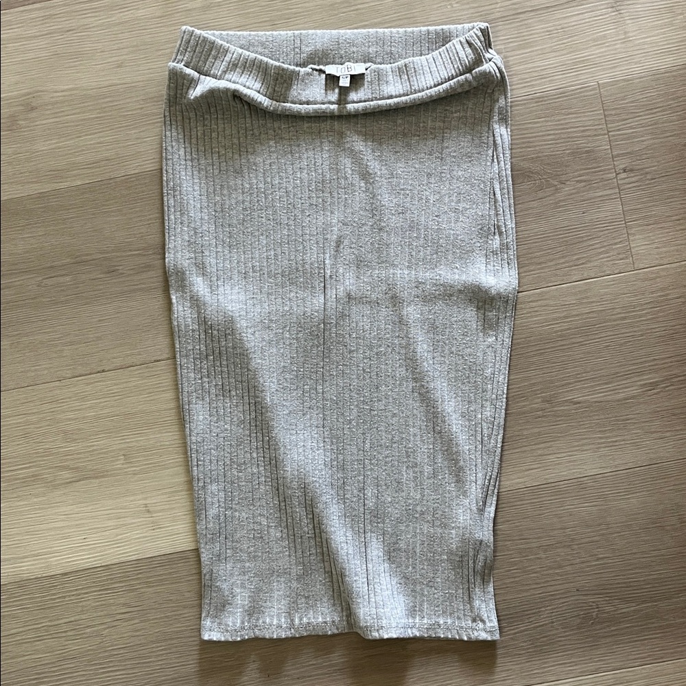 Gray Ribbed Knit Skirt by - Picture 4 of 5
